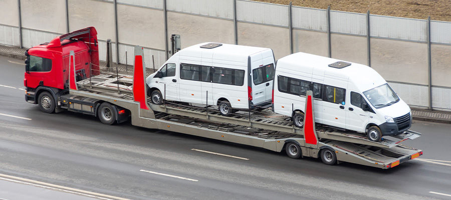 8 Factors to Consider When Choosing a Transport Company for Your Commercial Vehicles